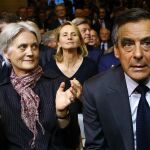 Imagen de archivo de Fillon y su mujer