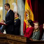 El Rey Felipe VI, junto a la Reina Letizia, la princesa Leonor (2d) y la Infanta Sofía
