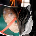 Quema de un retrato de Donald Trump ayer, en Jerusalén