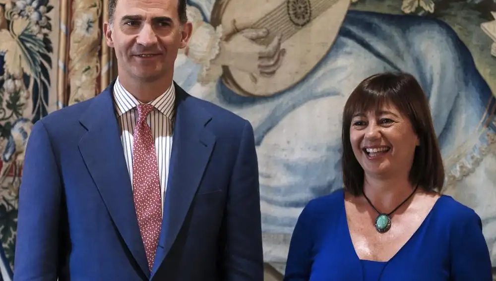 El Rey Felipe VI recibe en audiencia en el Palacio de la Almudaina a la presidenta de Baleares, Francina Armengol, dentro de sus actividades institucionales en Mallorca.