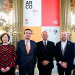 De izquierda a derecha, la codirectora de Arco, Maribel López; el director general de IFEMA, Eduardo López-Puertas, el embajador de Perú en España, Claudio de la Puente Ribeyro y el director de Arco, Carlos Urroz.