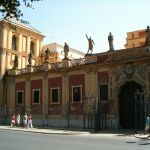 La Junta gastó en un año casi 18 millones en pluses para su personal
