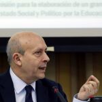 El exministro de Educación, José Ignacio Wert, durante su comparecencia hoy en la Comisión de Educación del Congreso de los Diputados