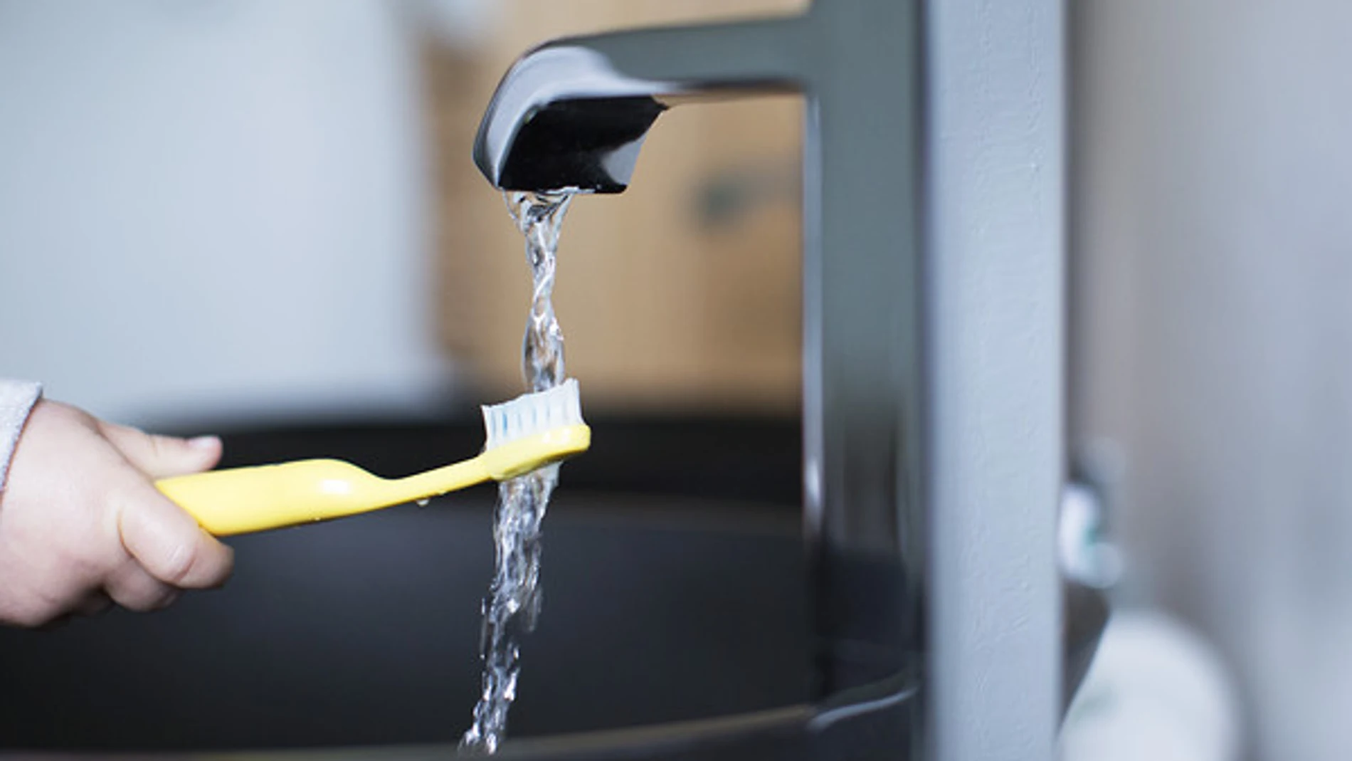 El primer cepillo de dientes surge en 1498 en la corte imperial china / Foto: Gtres