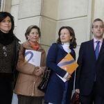 Becerril pide a Griñán que aplace la retirada de los conciertos educativos