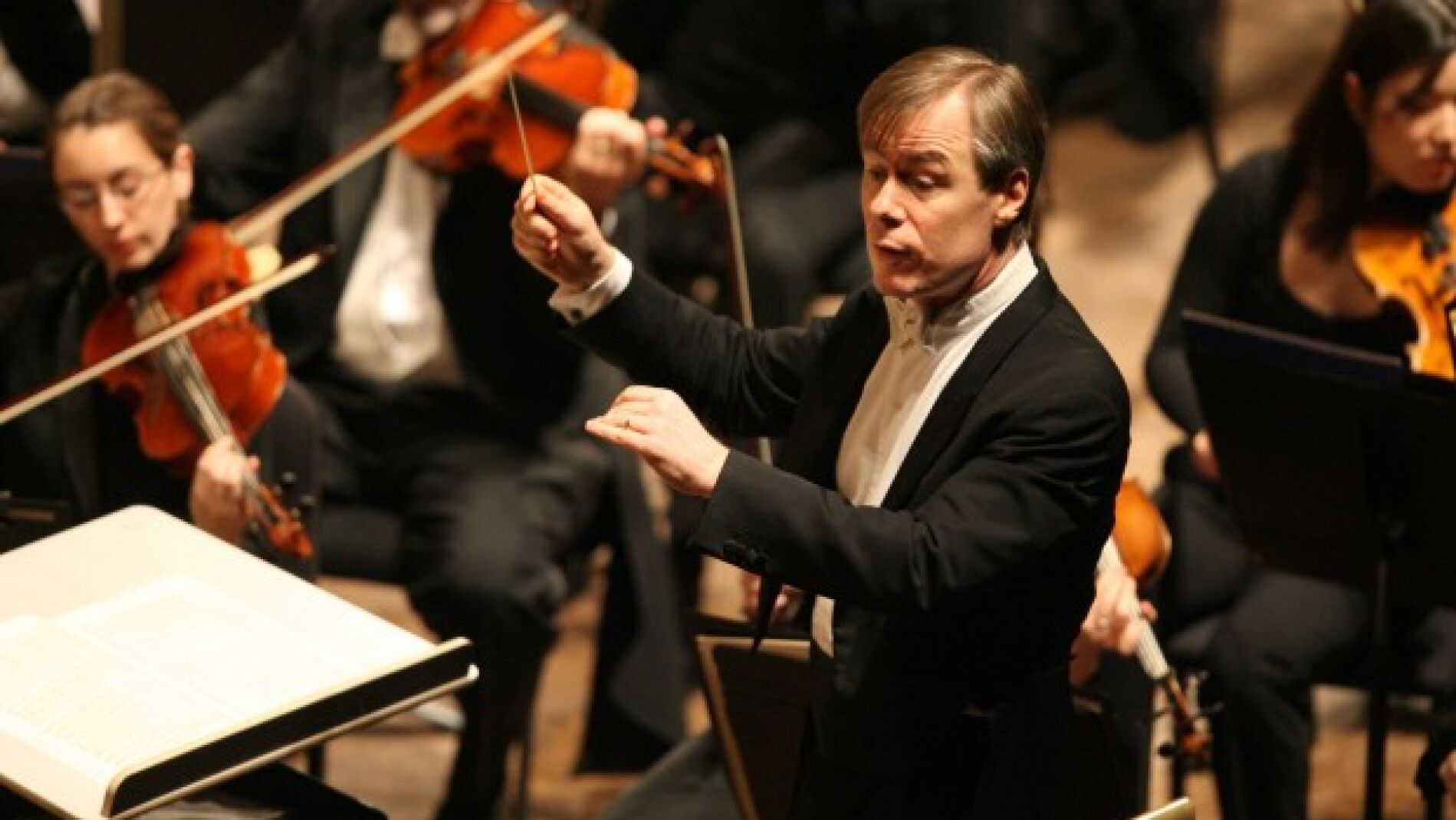 Fulgores recónditos y cercanos