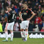 Los jugadores del Manchester United Wayne Rooney, Michael Carrick y Chris Smalling