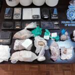 Pese a que el clan se deshizo de parte de la droga cuando llegó la Policía, los agentes se incautaron de un kilo de cocaína y medio de heroína