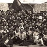 Una imagen de los presos que estaban internados en el campo de concentración de Mathausen, uno de los más célebres del holocausto y el horror nazi. Un círculo señala, entre los demás, la figura de Adolfo Maeso, uno de los afortunados que salió con vida