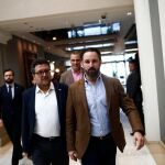 El candidato de Vox a la Presidencia de la Junta, Francisco Serrano, y el presidente de Vox, Santiago Abascal