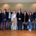 Foto de familia del presidente Herrera, Alicia García y Fernández Carriedo con representantes sindicales y empresariales