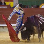 Alejandro Talavante toreando con la muleta en la pasada feria de Castellón