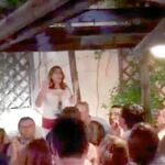 Fotograma del vídeo de Susana Díaz con su núcleo duro en local de Madrid