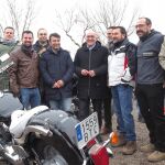 El presidente de la Diputación de Valladolid, Jesús Julio Carnero; el líder socialista, Luis Tudanca; el alcalde de Tordesillas, José Antonio González Poncela; y los organizadores de la concentración de «Motauros»