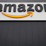 Logotipo de Amazon en un centro de distribución de Werne, en Alemania/Foto: Efe