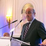El ministro de Economía, Luis de Guindos, durante su intervención en la segunda jornada de los cursos de la APIE/Efe