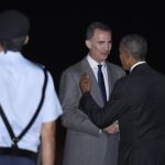 Barack Obama conversa con Felipe VI
