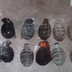 Los agentes se incautaron de un buen número de granadas de mano que fueron destruidas por los artificieros.