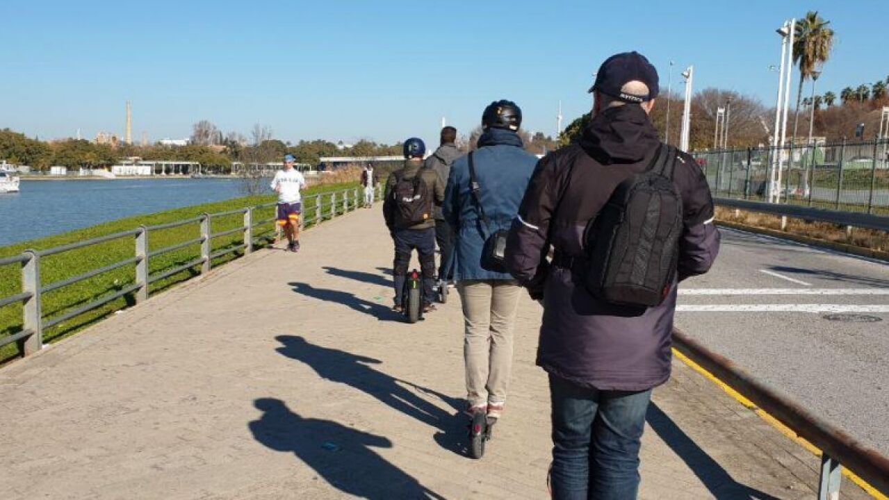 ¿Qué pasará cuando un coche arrolle a un patinete?: Sevilla consuma la inseguridad jurídica de los VMP