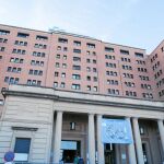 Fachada del Hospital Vall d’Hebron, donde el servicio de Urgencias está a punto de colapsarse