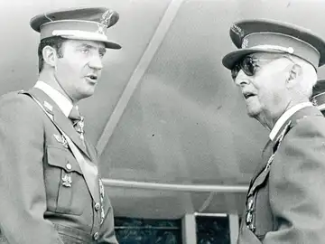 Don Juan Carlos junto a Franco Don Juan Carlos junto a Franco
