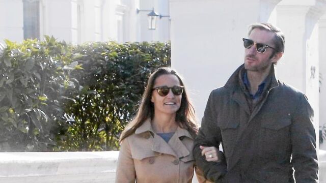 Una pareja normal. Es frecuente ver pasear a Pippa y a James junto a sus perros por el exclusivo barrio de Chelsea