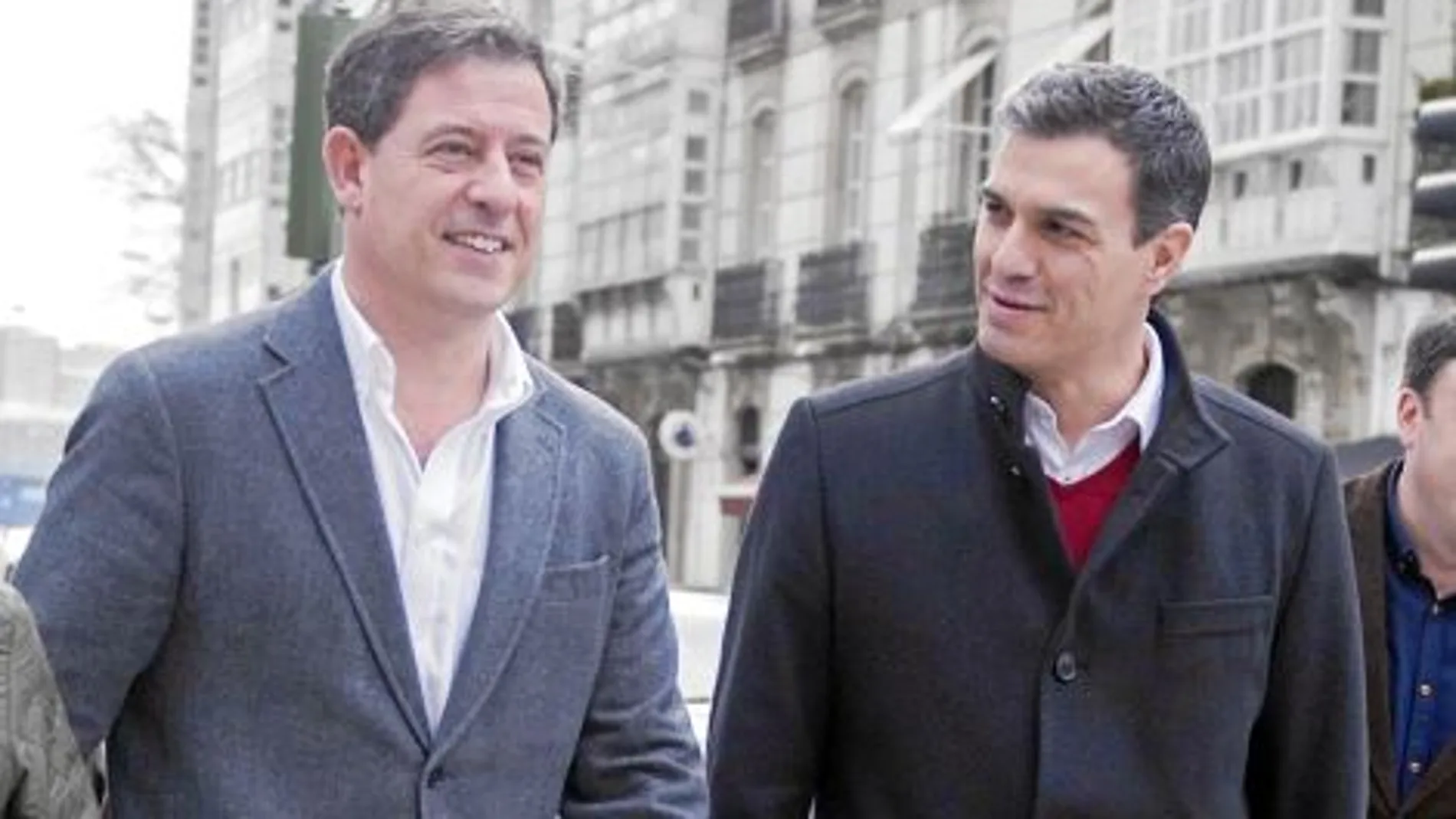 «Buenos amigos». Pedro Sánchez mantiene una excelente relación personal y profesional con Besteiro al que define como un «buen amigo», una «persona decente» y confía en su inocencia