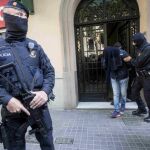Los Mossos d'Esquadra durante la operación contra un grupo vinculado supuestamente al terrorismo yihadista en Barcelona.
