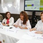 La presidenta y la directora de Alzheimer León, Flor de Juan y Regina Granja, junto a Aurea Barrera y Felipe Pérez, presentan la VI Edición Premios Internacionales Mano Amiga