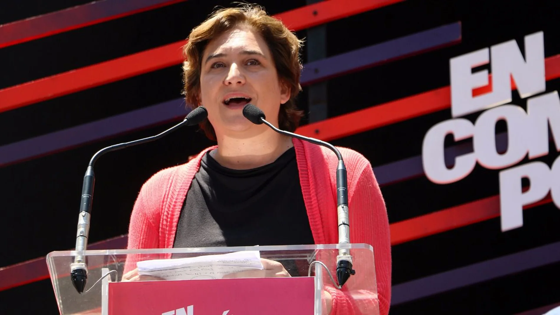 Ada Colau, a falta de menos de dos meses para las elecciones, tiene el partido revuelto