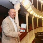 «Peridis», en la presentación de su libro «La Maldición de la Reina Leonor»