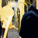 Imagen de cómo ha quedado la puerta de la vivienda tras el ataque