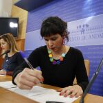 Teresa Rodríguez y Carmen Lizárraga al fondo / Foto: Manuel Olmedo