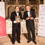 En la imagen, el presidente de Legalitas, Alfonso Carrascosa, junto al director de Comunicación de Globalia, Luis Lacave, tras recibir en Miami los premios Ponce de Leon de la Cámara se Comercio España-Estados Unidos