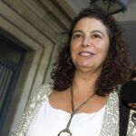 La viceconsejera de Empleo, María José Asensio, firma la resolución