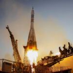 Momento del despegue de la nave Soyuz desde el cosmódromo de Baikonur