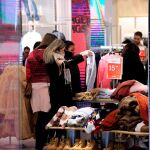 Los pequeños comercios han de adaptarse a nuevas formas de venta para poder competir con las grandes empresas en un mercado cada vez más enfocado a los negocios «online»