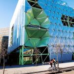 La sede de la Oficina de Atención a la Empresa está ubicada en el edificio de la imagen en el distrito del 22@