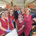 El presidente Pedro Antonio Sánchez durante una visita a Mula
