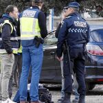 Los agentes, en la escena del crimen en un aparcamiento de Fuenlabrada