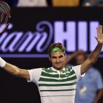 El tenista suizo Roger Federer celebra su victoria tras vencer al búlgaro Grigor Dimitrov