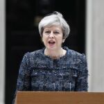 Theresa May, hace declaraciones a la prensa en el 10 de Downing Street