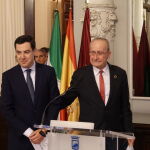 Juanma Moreno y Francisco de la Torre / Foto: La Razón