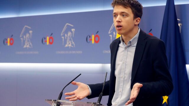 El diputado Íñigo Errejón, durante la rueda de prensa en la que anunció que renunciaba a su acta de diputado