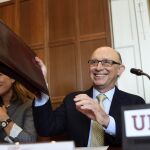 El ministro de Hacienda y Administraciones Públicas en funciones, Cristóbal Montoro, momentos antes de su intervención hoy en el curso de la UIMP.