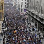 Más de 160.000 personas salieron ayer a las calles de Barcelona para defender los derechos de los refugiados.