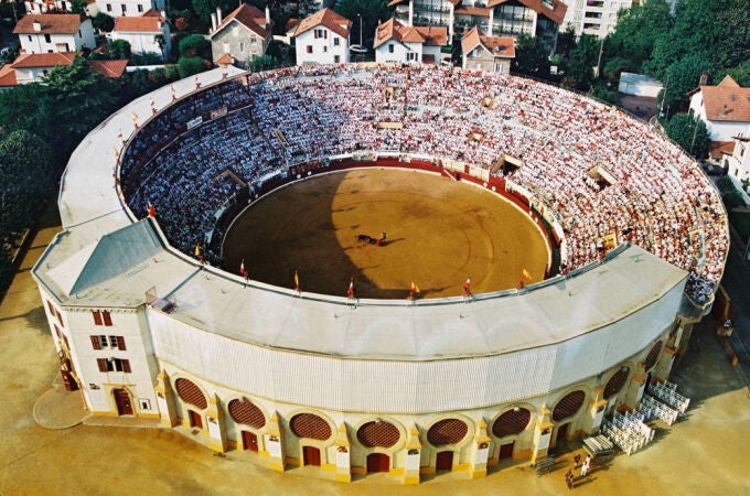 Vista aérea de la plaza de toros de Bayona