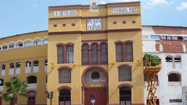 Fachada de la plaza de toros «La Deseada» de Cieza
