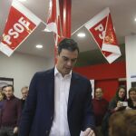 Sánchez votando