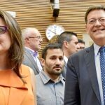 El diputado Marzà, entre los también diputados Puig y Oltra, al comienzo del debate de investidura
